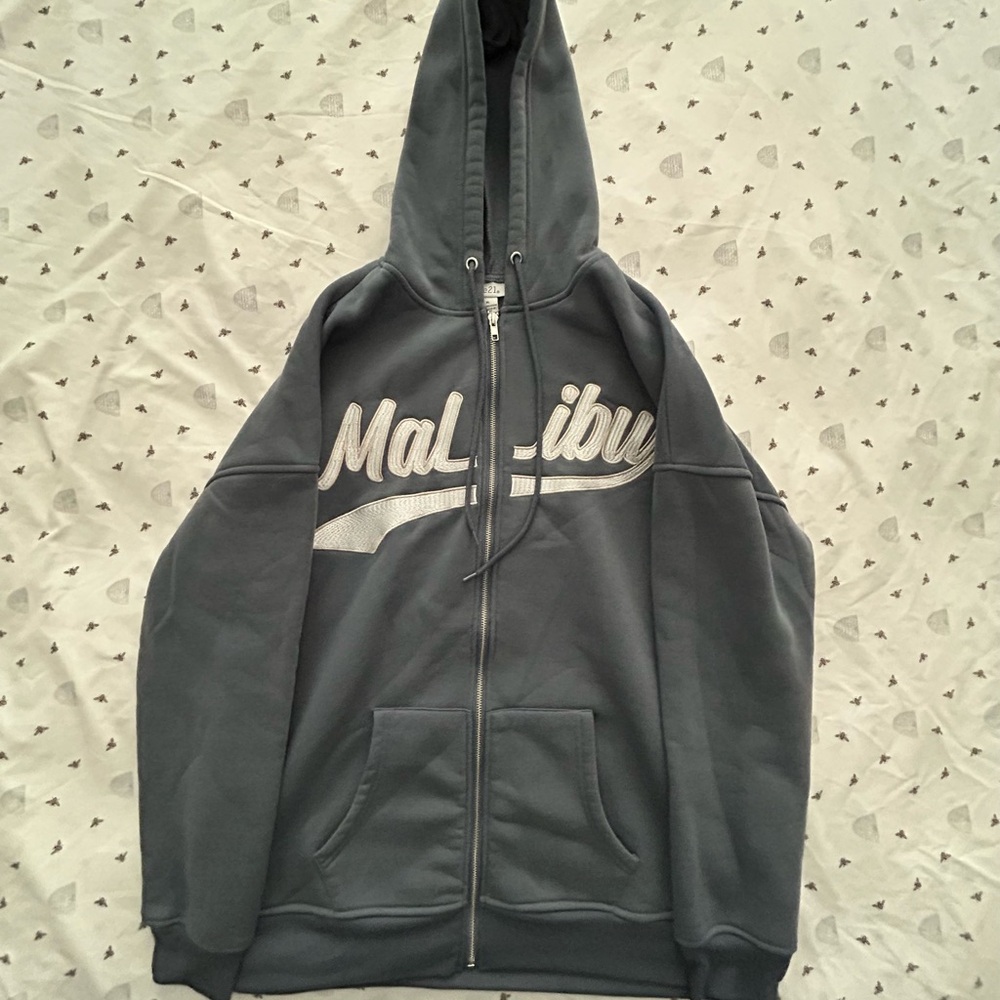 blue malibu zip up🌚
